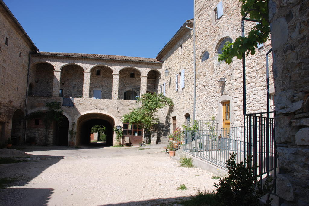לינה וארוחת בוקר Rousson  Les Jardins Du Mas Evesque חדר תמונה